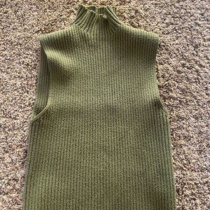 Zara Cropped Sleeveless Turtleneck Medium